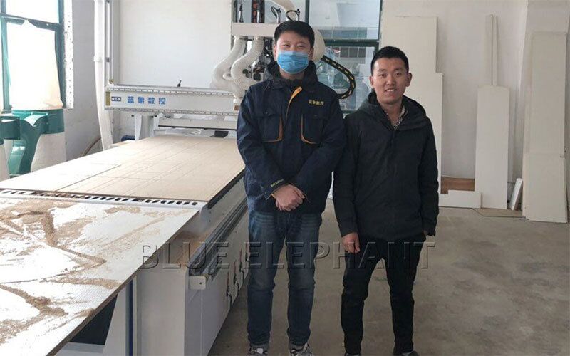 江蘇XX家具廠訂購板式家具生產線